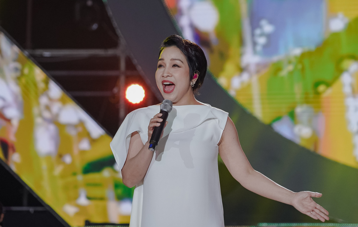 Diva Mỹ Linh tại Hoa Sen SoundFest 2023 2