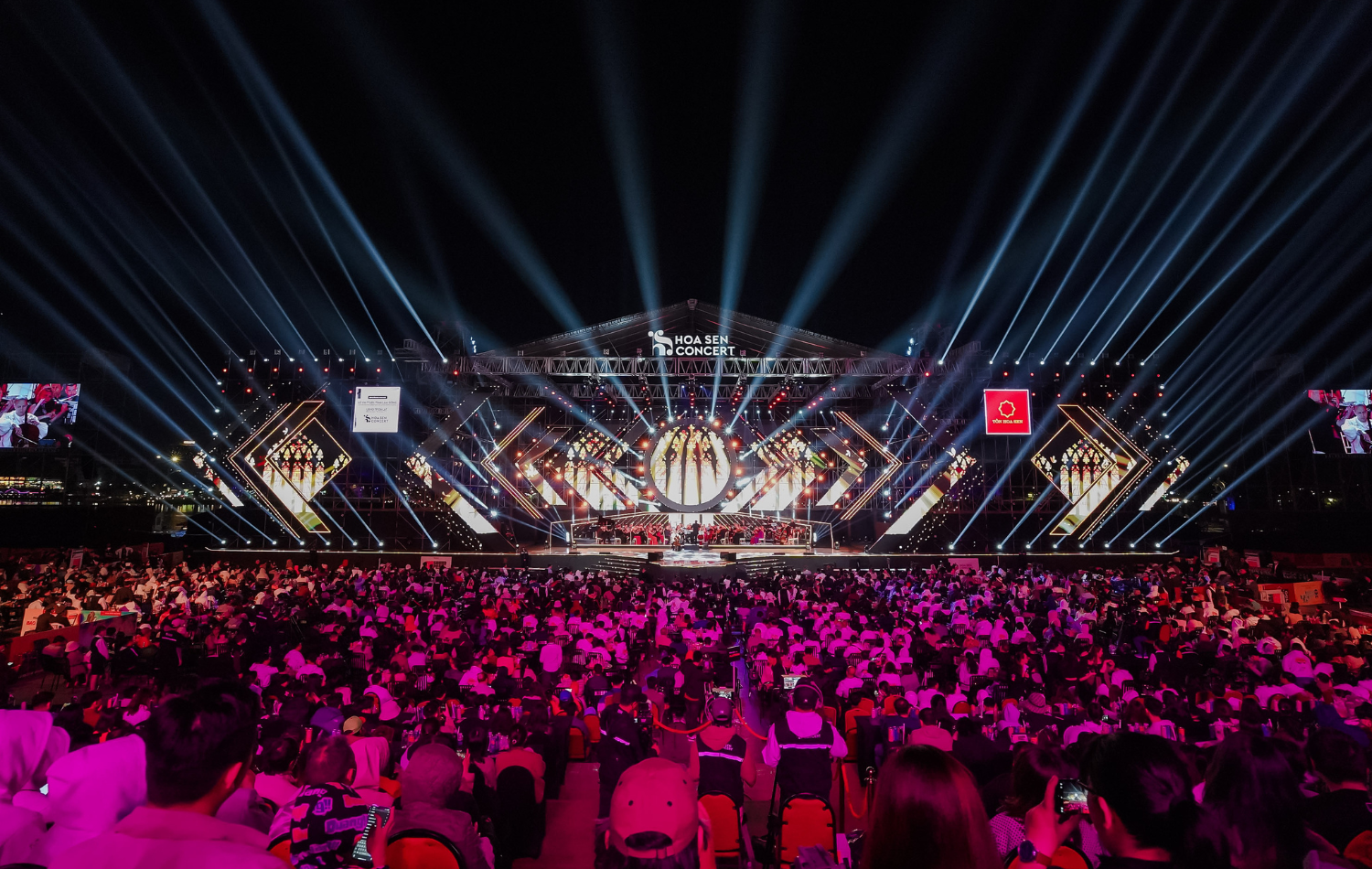Hoa Sen SoundFest 2023, sân khấu hoành tráng xứng tầm quốc tế