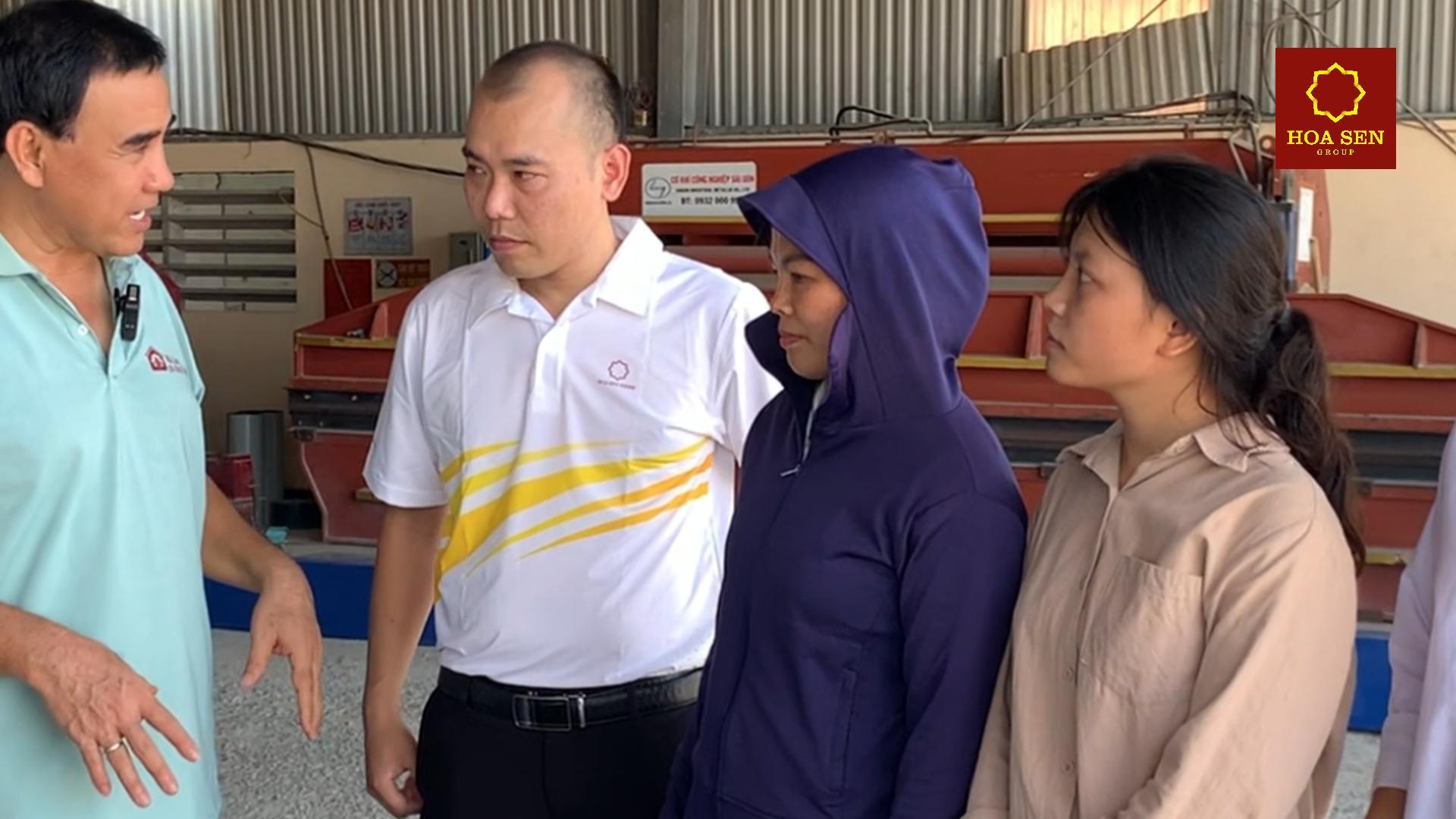 MC Quyền Linh hỗ trợ xây nhà vệ sinh cho 6 mẹ con