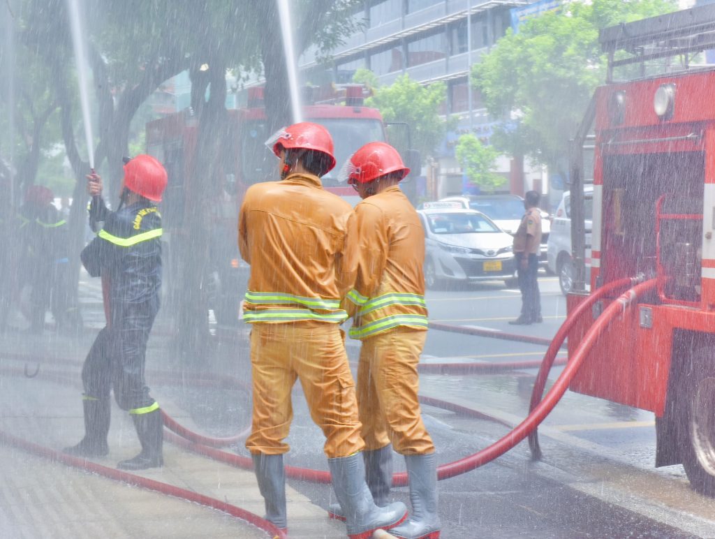 Văn phòng đại diện Tập đoàn Hoa Sen tổ chức thực tập phương án chữa cháy và cứu nạn cứu hộ 3