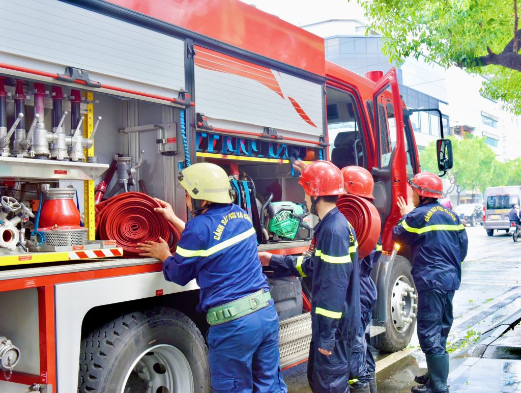 Văn phòng đại diện Tập đoàn Hoa Sen tổ chức thực tập phương án chữa cháy và cứu nạn cứu hộ 6