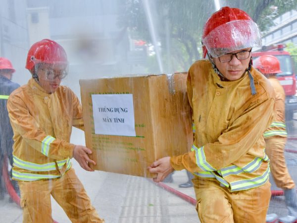 Văn phòng đại diện Tập đoàn Hoa Sen tổ chức thực tập phương án chữa cháy và cứu nạn cứu hộ