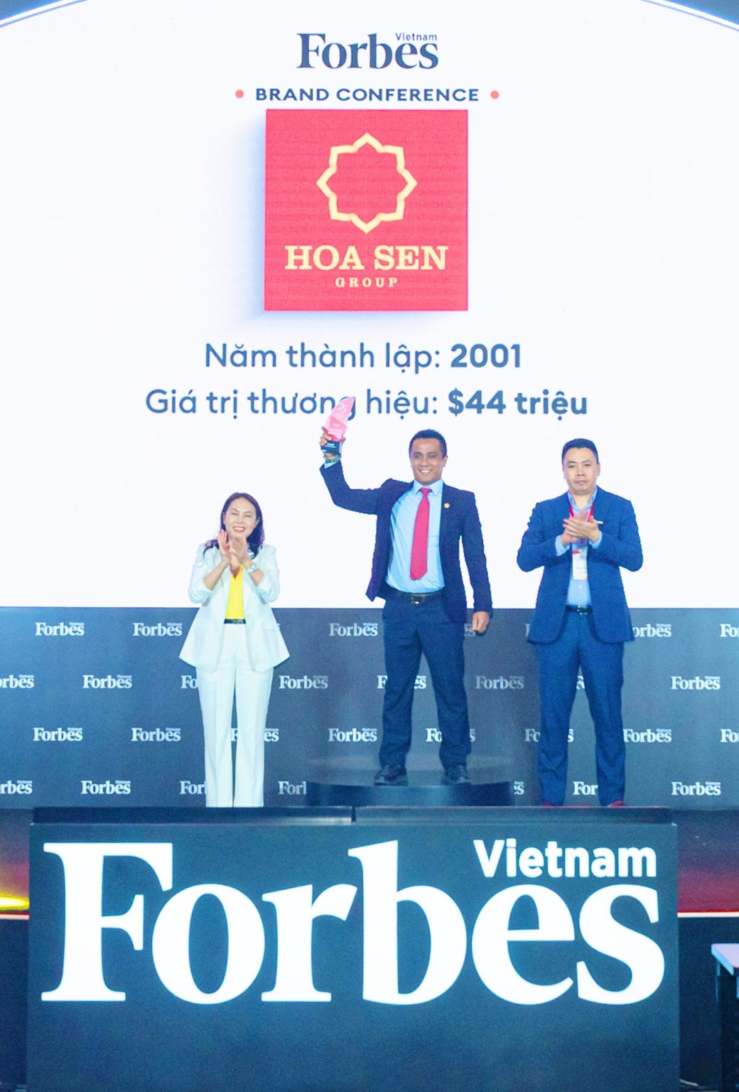 Hoa Sen Group was honored in the list of TOP 25 leading consumer goods and industrial companies