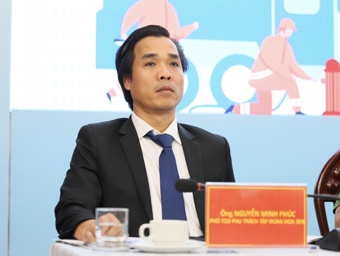 Ông Nguyễn Minh Phúc, Phó Tổng Giám đốc phụ trách sản xuất Tập đoàn Hoa Sen trên bàn chủ toạ