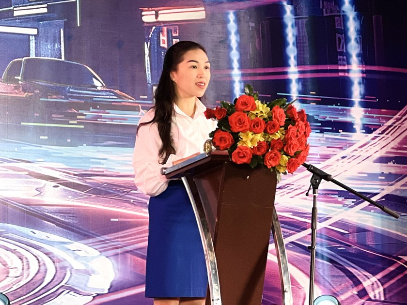 Bà Trần Diệp Mỹ Dung - Phó Bí thư Tỉnh Đoàn, thành viên Ban Giám khảo chia sẻ tại vòng Bán kết.